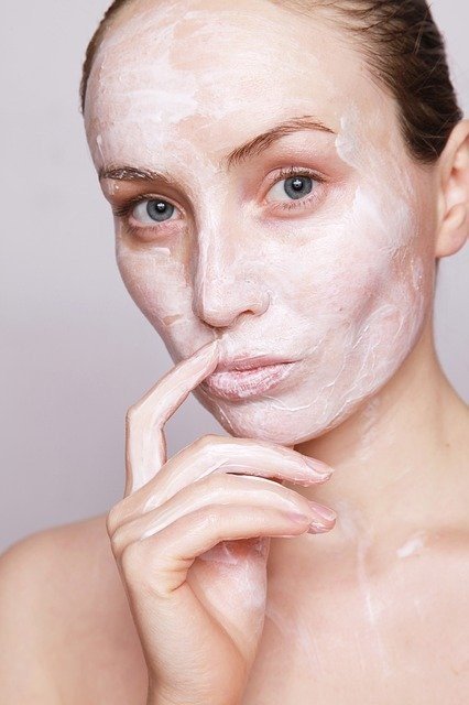 Read more about the article How Is the Skinimalist Makeup Trend?