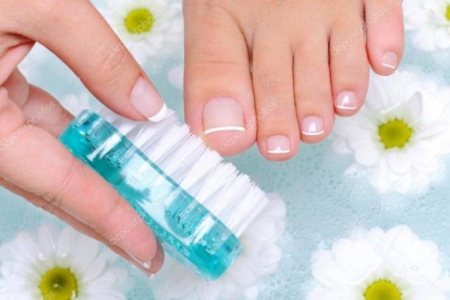 Read more about the article How to Do Manicure