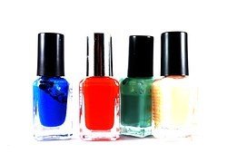 Read more about the article How To Decorate Nails With Water