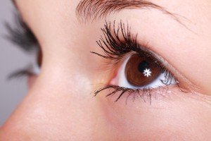 Read more about the article How To Put False Eyelashes