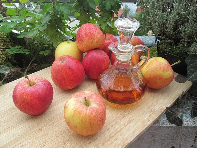 Read more about the article How To Use Apple Cider Vinegar For The Skin