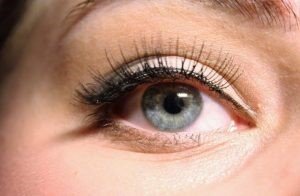 Read more about the article How to Make Up Droopy Eyes