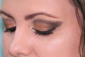 Read more about the article How to Make Up Small Eyes