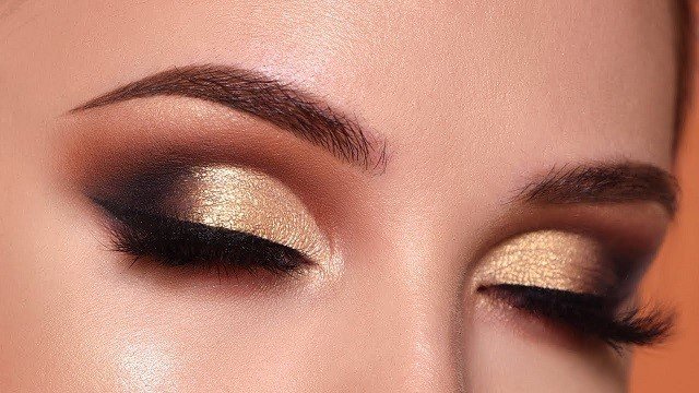 Read more about the article How to Make an Eye Makeup