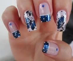 Read more about the article How to Put Acrylic Nails