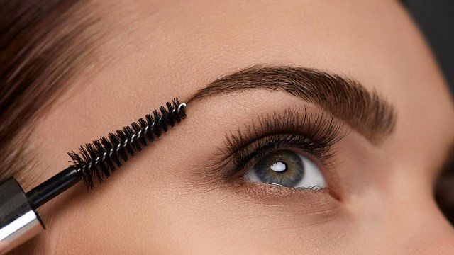 Read more about the article How to Use an Eyebrow Eyeliner