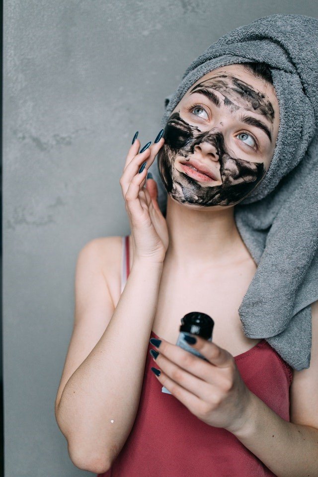 Read more about the article Makeup to Show off Your Mask in Style