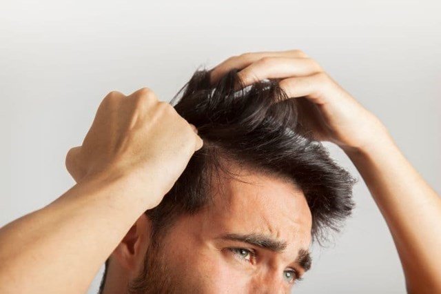 Read more about the article What Is Better; Wax Or Gel For Male Hair?